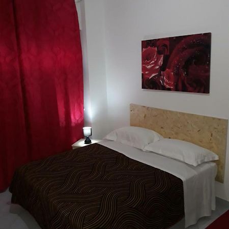 Rooms Center Wolf - Matrimoniale E Comunicanti Matera Exterior photo