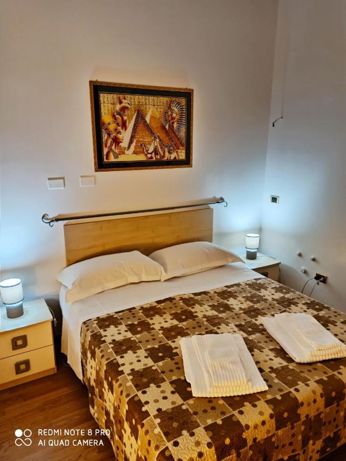 Rooms Center Wolf - Matrimoniale E Comunicanti Matera Exterior photo